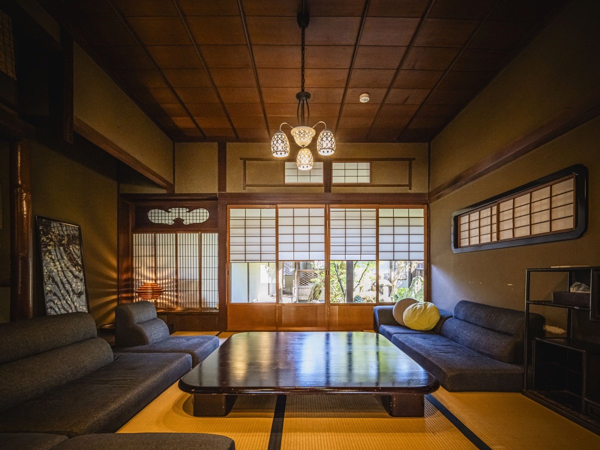 *yqzƏqDȂa̋ԂŁAS炮cR̂ЂƂƂB