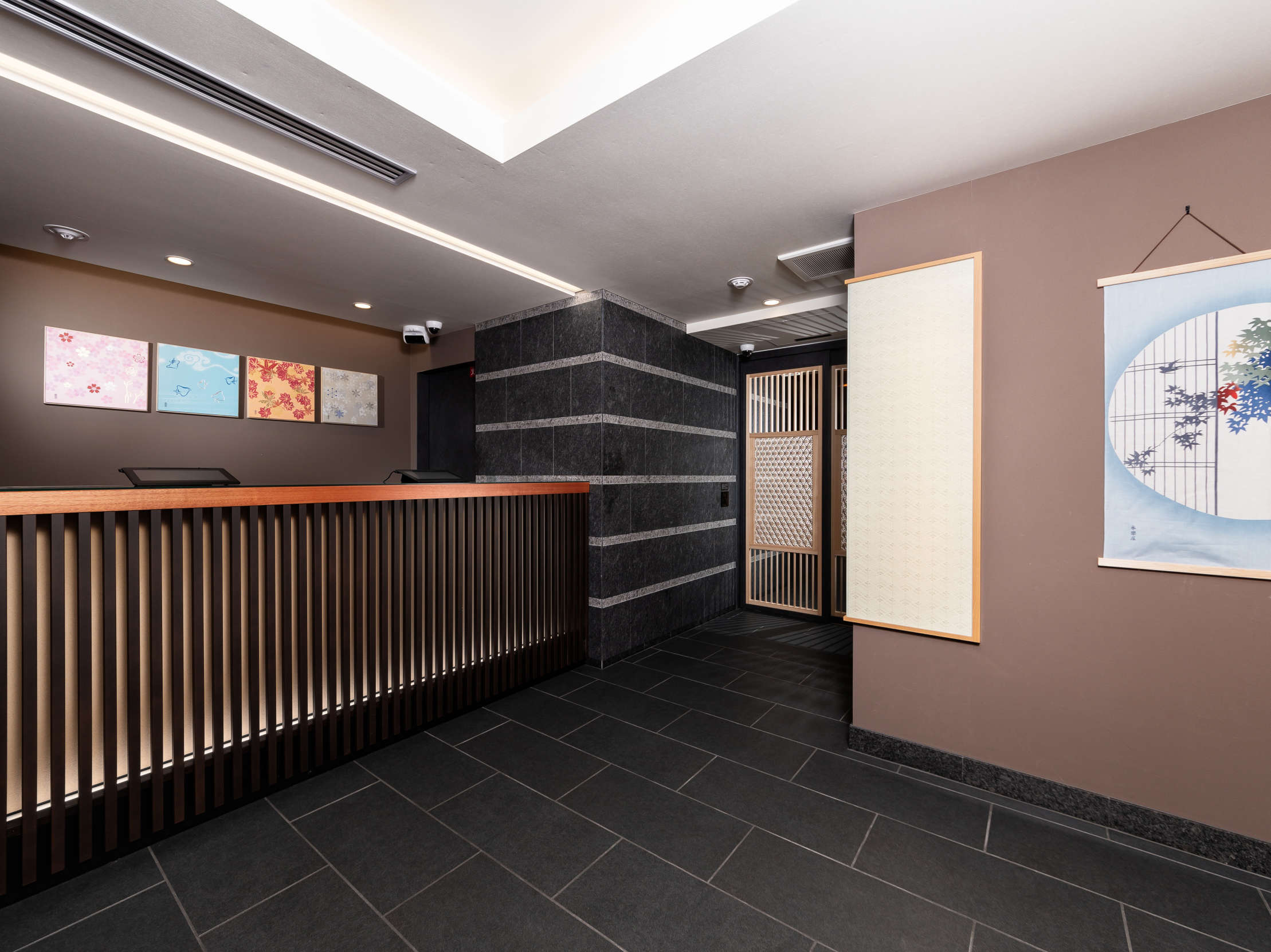 �����ЂȃX�^�b�t���F�l�����҂����Ă��܂�