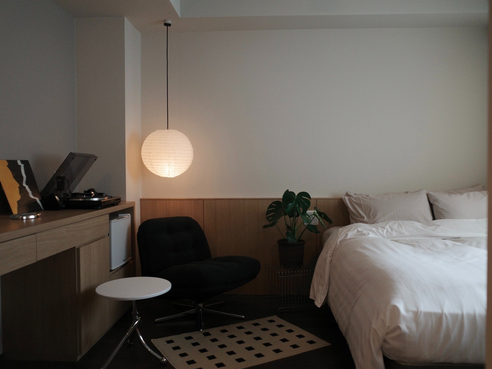 SLOW ROOM