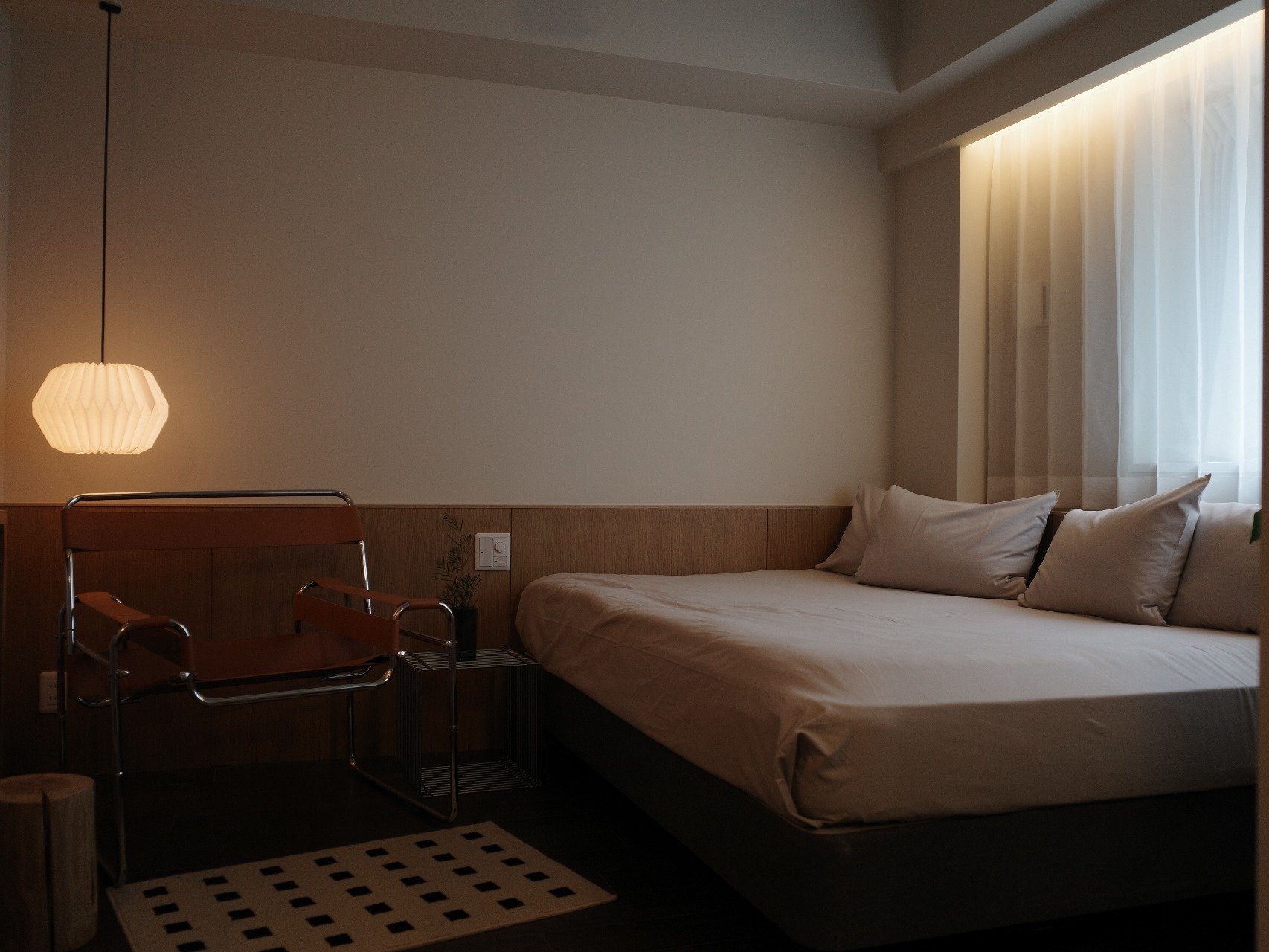 SLOW ROOM