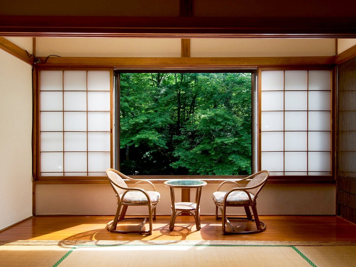 �E�y�a��8��z�l�G�܁X�̕��i�𒭂߂Ȃ���e���̂ЂƎ������߂�����������