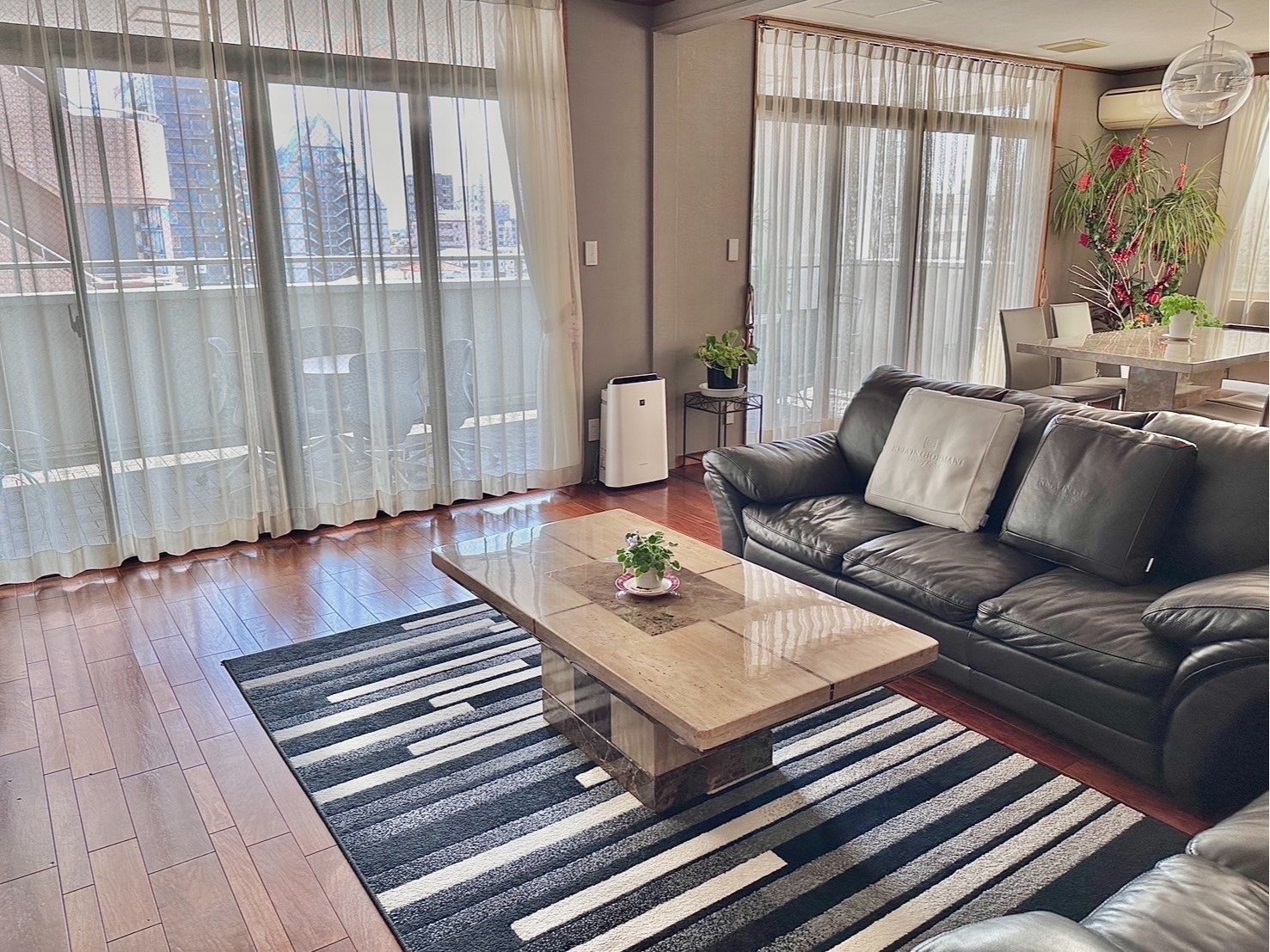 ���r���O���[��