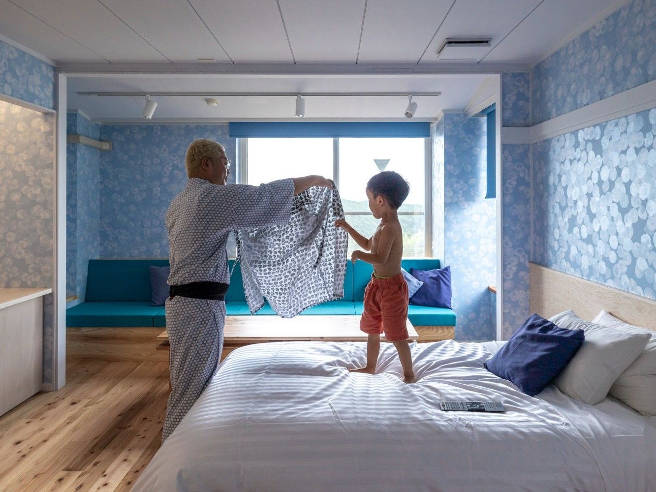 Sky Room/�X�J�C���[���F���������Y�̒q�b�q���ŉr��ꂽ�A���B���ǎR�ɍL����