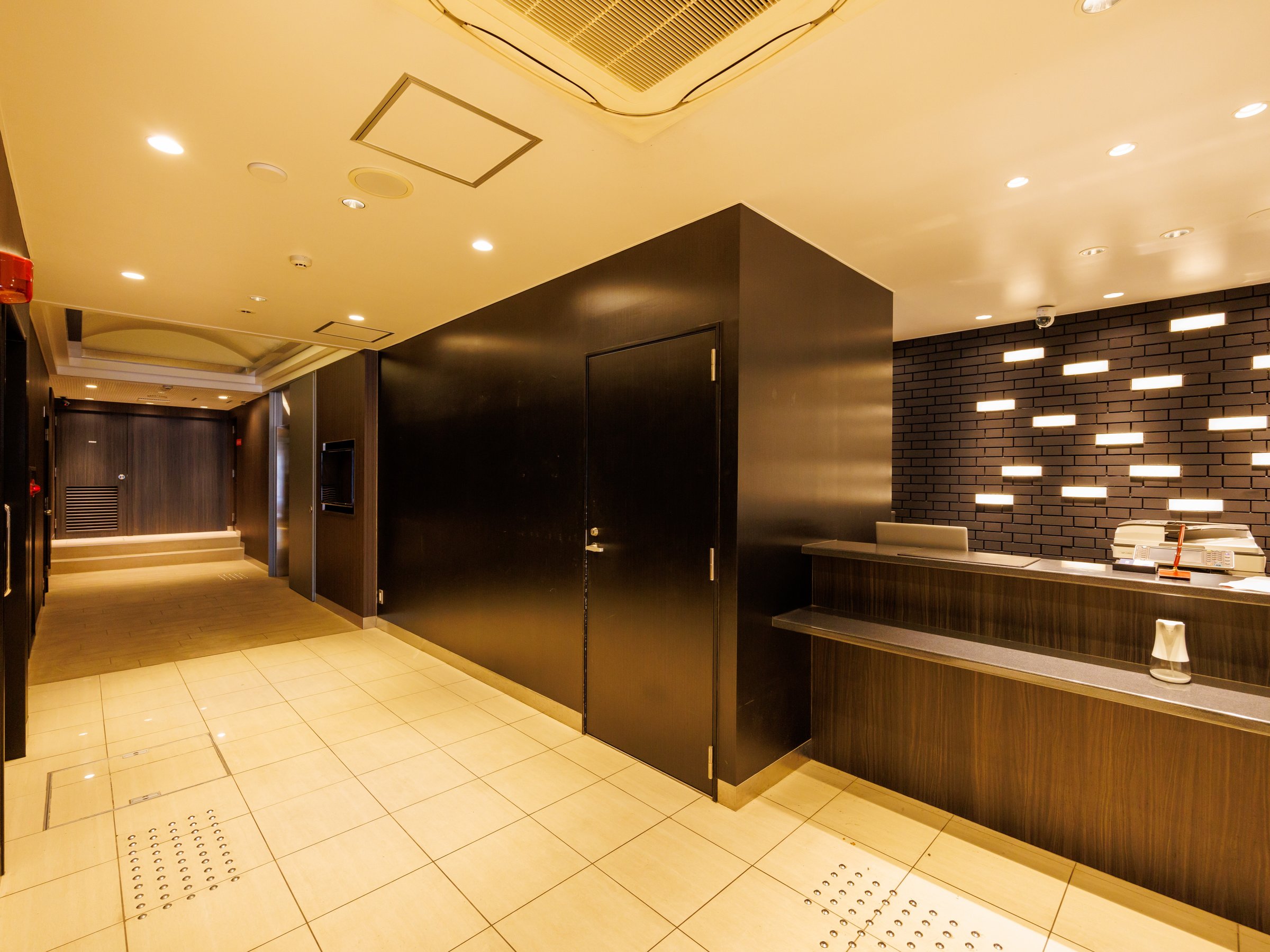 �_�u�����[����20�u�̋q���ł��B