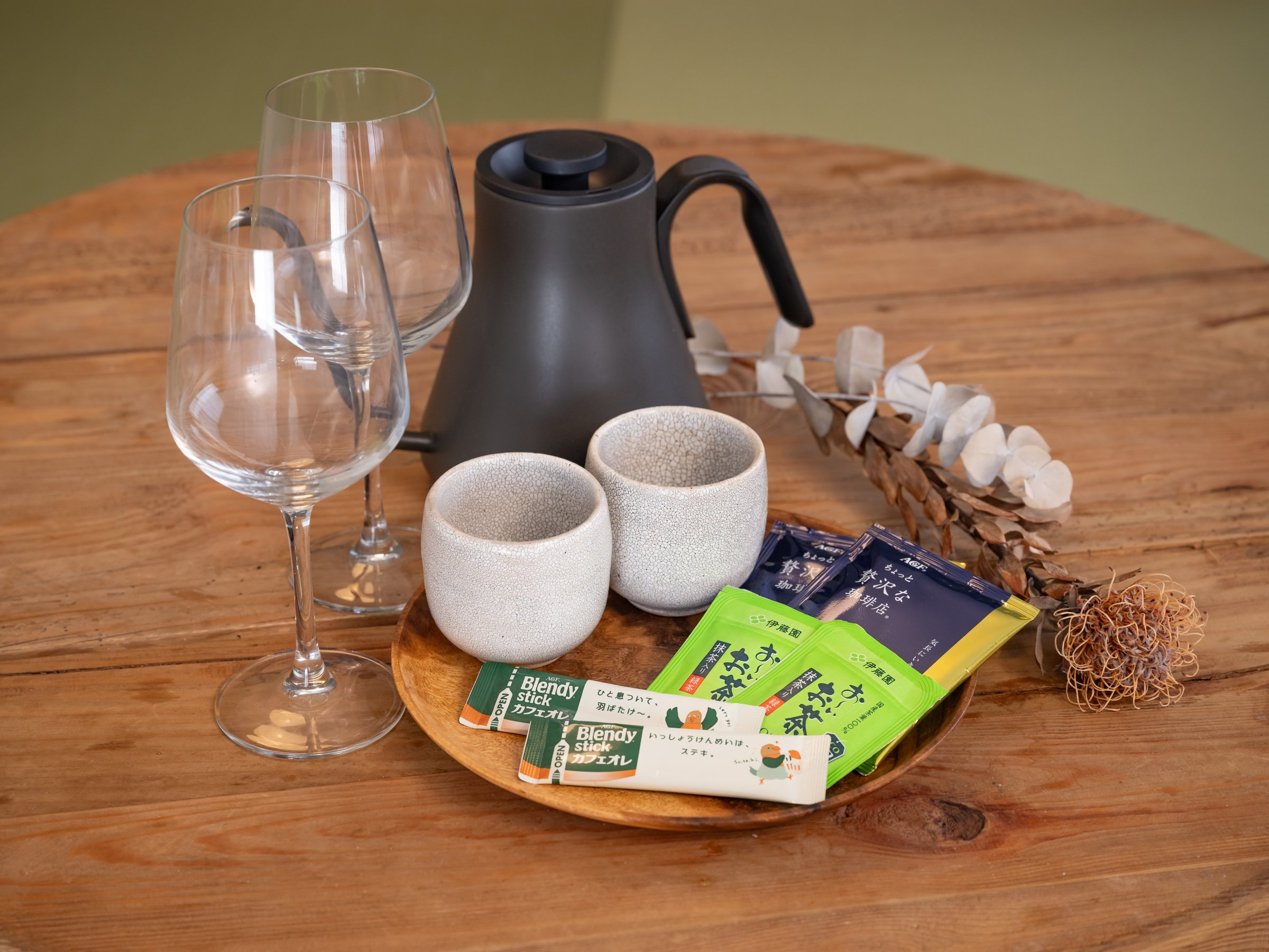 �h�����N�ށE�J�b�v�E���C���O���X�����p�ӂ��Ă���܂��B���Y���C���̂��������݂��������߂ł��B