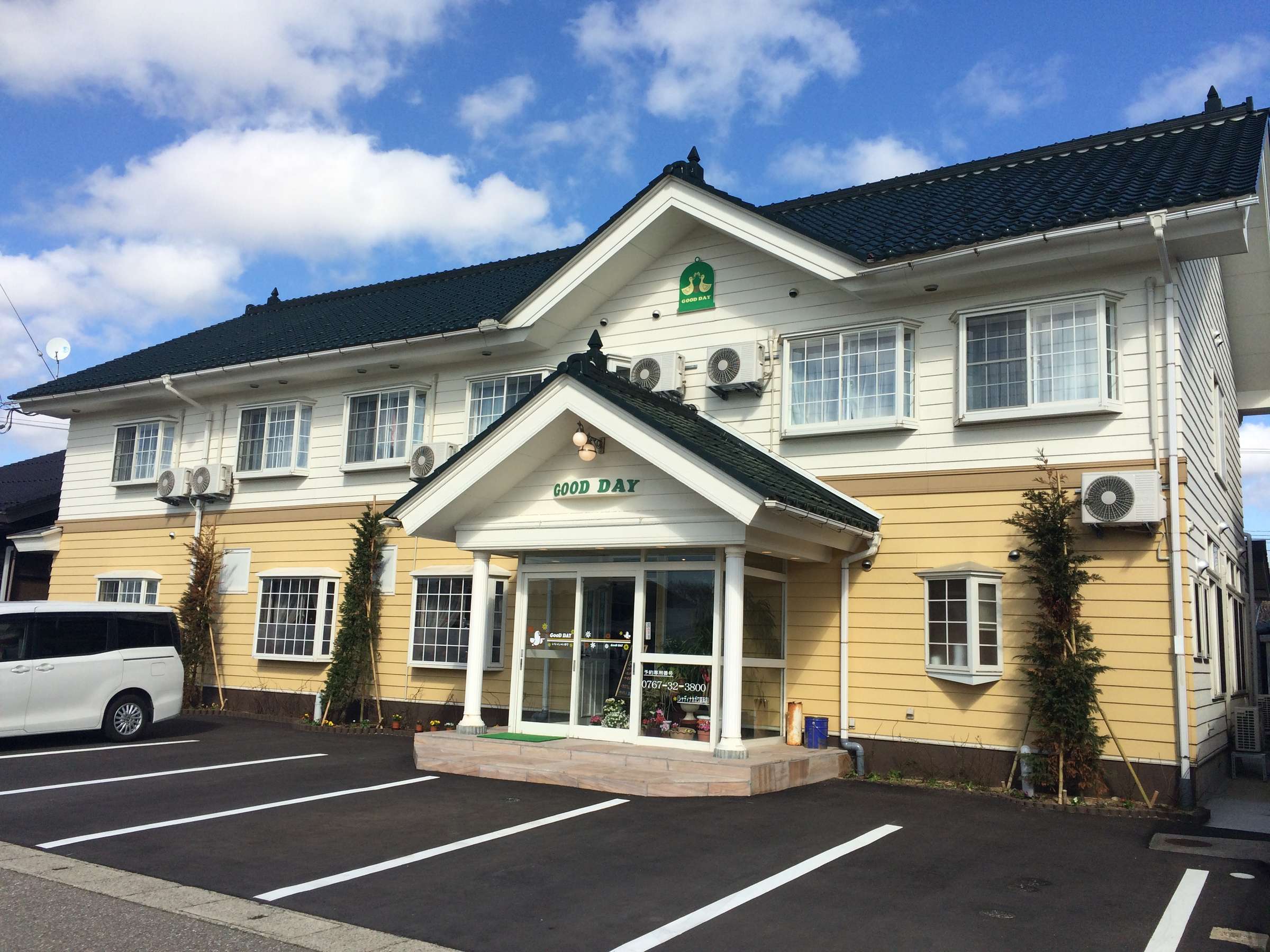 �t�@�~���[�₲�v�w�ł̃h���C�u���s�A�r�W�l�X�o���ɂ��҂�����z�z�e���ł��B�ڂ̑O�ɐ�p���ԏꊮ���B