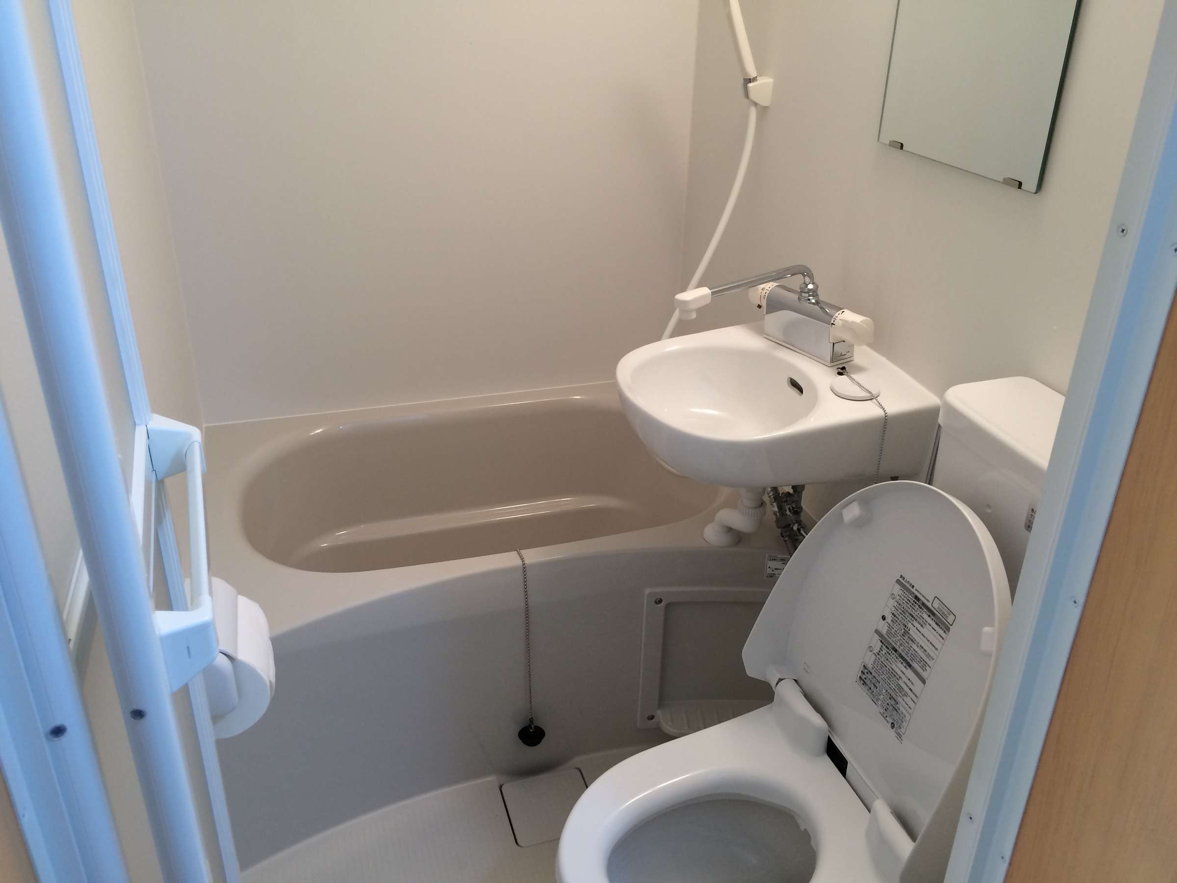 �S�����j�b�g�o�X�Ή��B�g�C���̓E�H�V�����b�g�t���ł��B