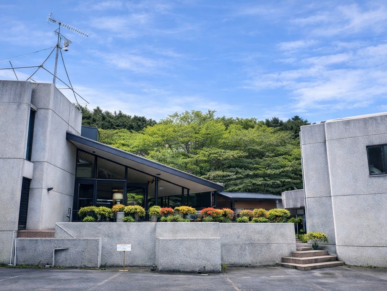 �C��423m�A�씠���̕ʑ��n�E�R�̒����ɘȂށu�씠�����B���v�B