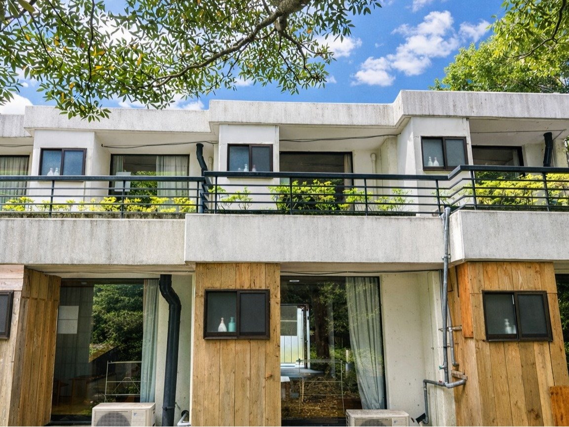 �����I�ȊO�ςɖ؂̉����肪�f���鏺�a���_���̘Ȃ܂��B�h�肳��藎���������؂ɂ������򃔃B���B