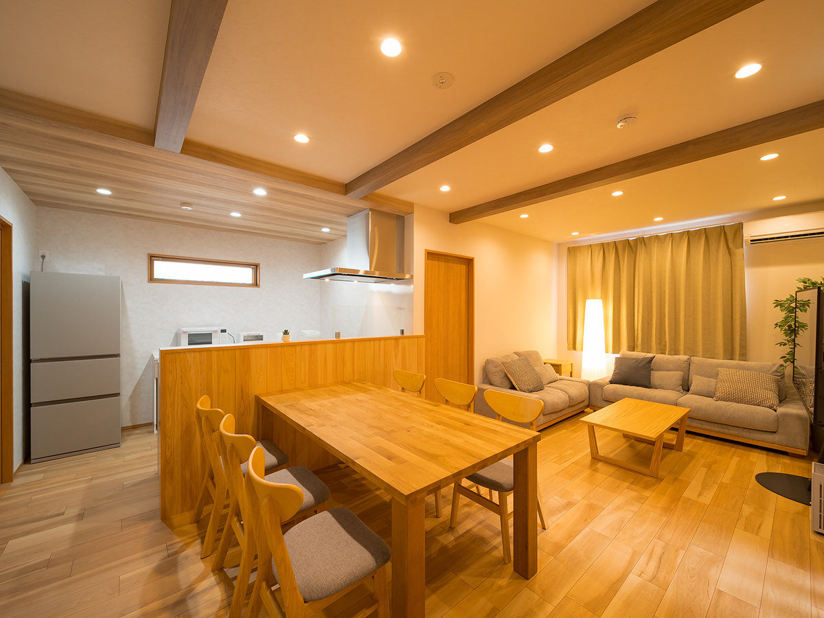 �J���I�ȃ_�C�j���O