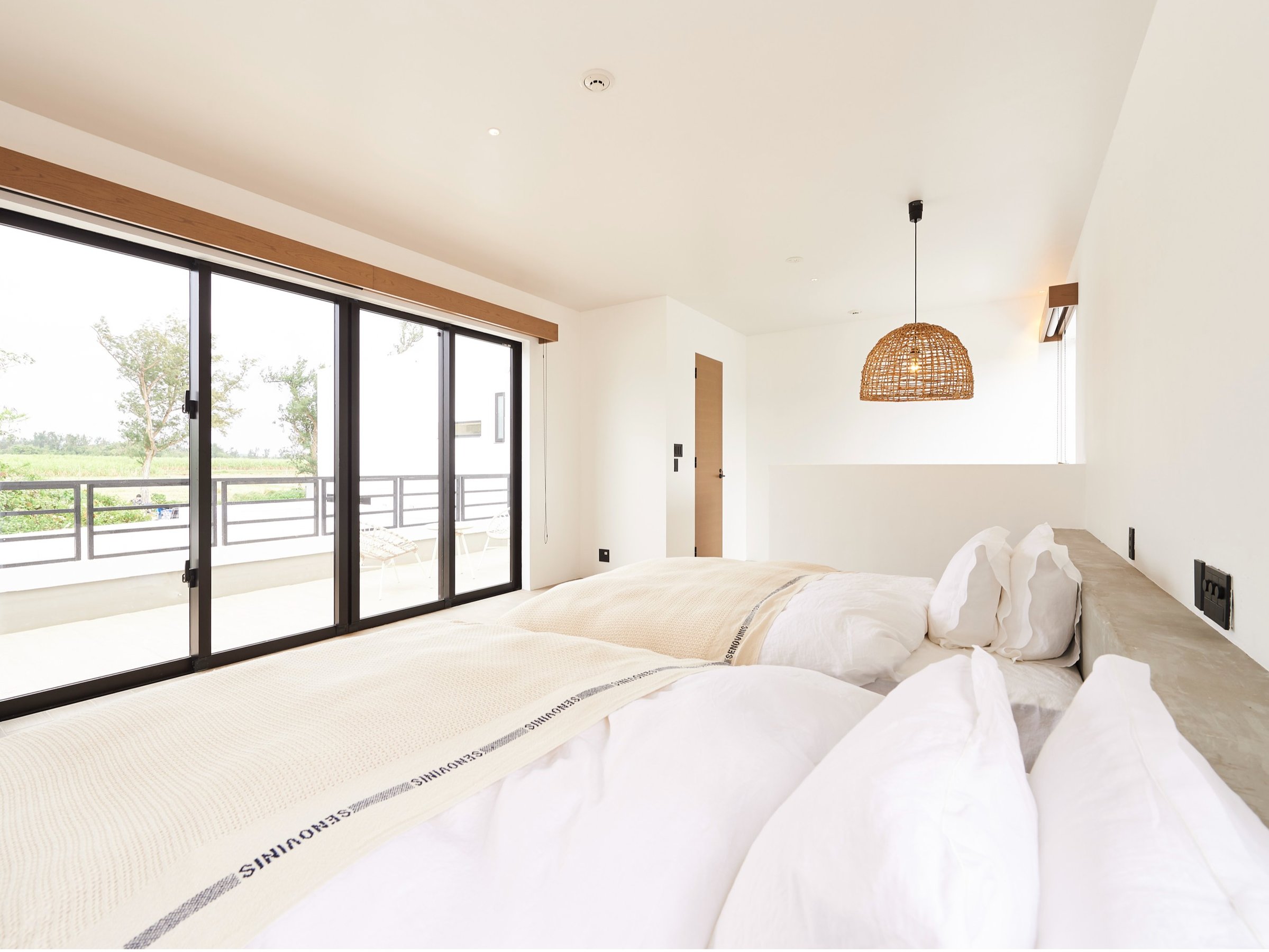 �q���i�f���b�N�X�X�C�[�g�j