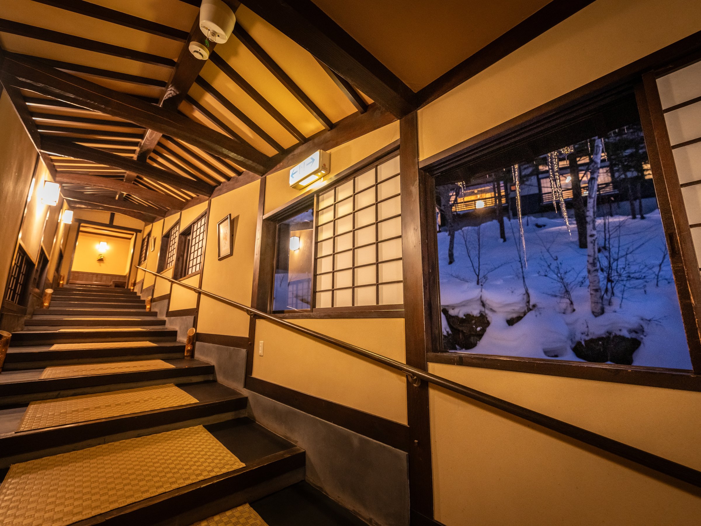 ����܂ł̒����K�i�͓~�ł����������݂̂��镵�͋C�ɁB