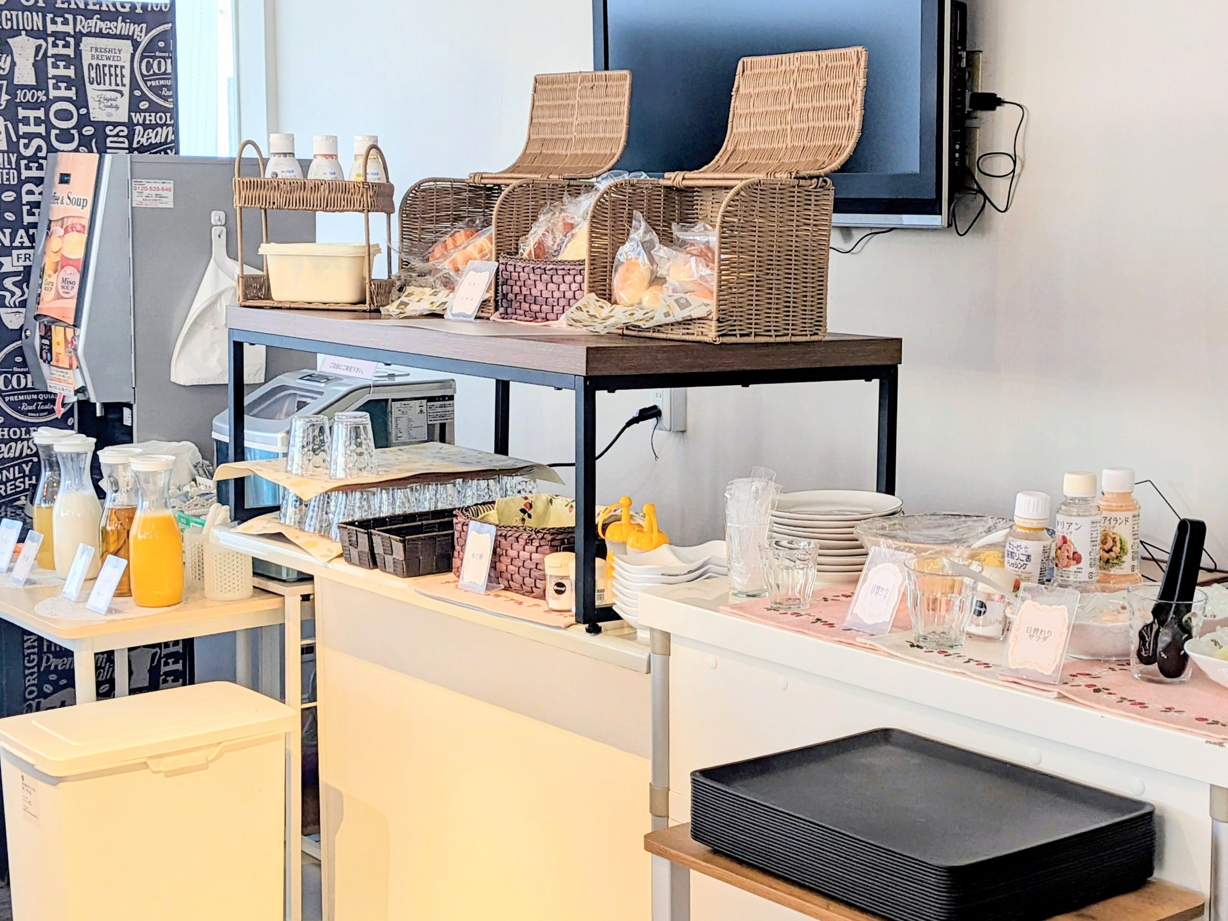 �r���b�t�F�X�^�C���̒��H�ŖZ�������ł��T�N�b�ƐH�ׂ�āA�h�{���o�b�`��������6:30�`9:30���{����