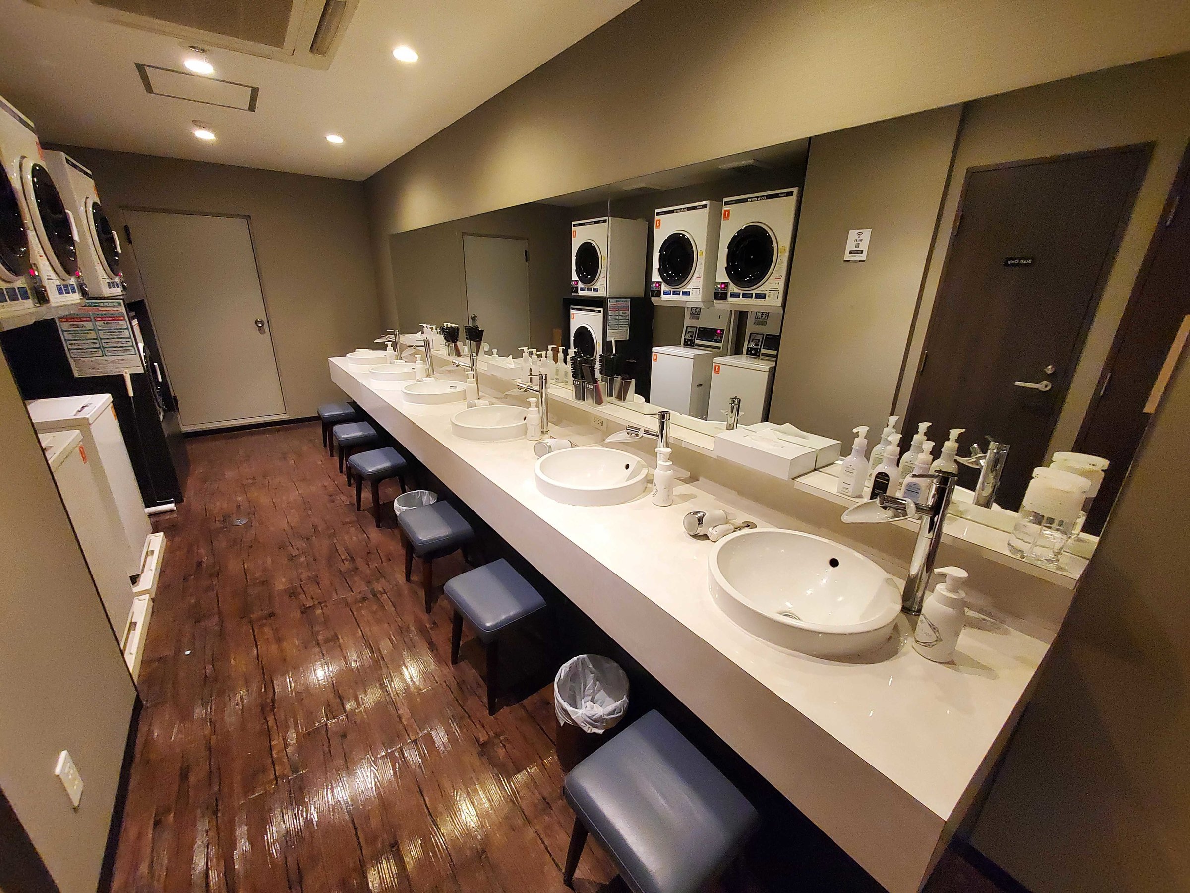 �p�E�_�[���[��