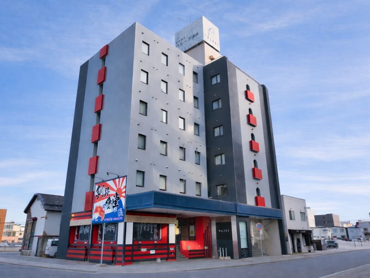 �p���[�f���H