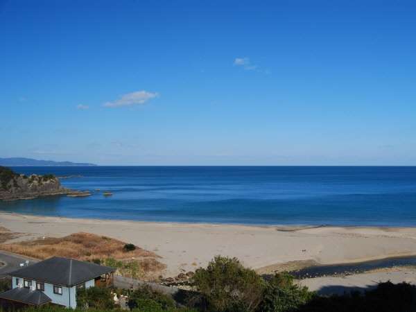 �y�y���V�����a�����ƊC�z���������h�ŁA�ڂ̑O���r�[�`�ƊC�ł��B