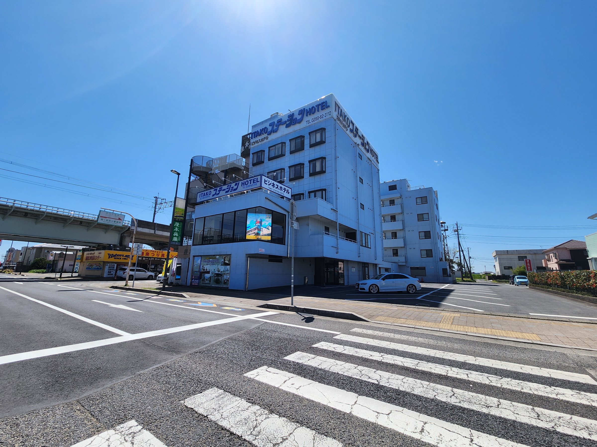 �X�e�[�V�����z�e�� 