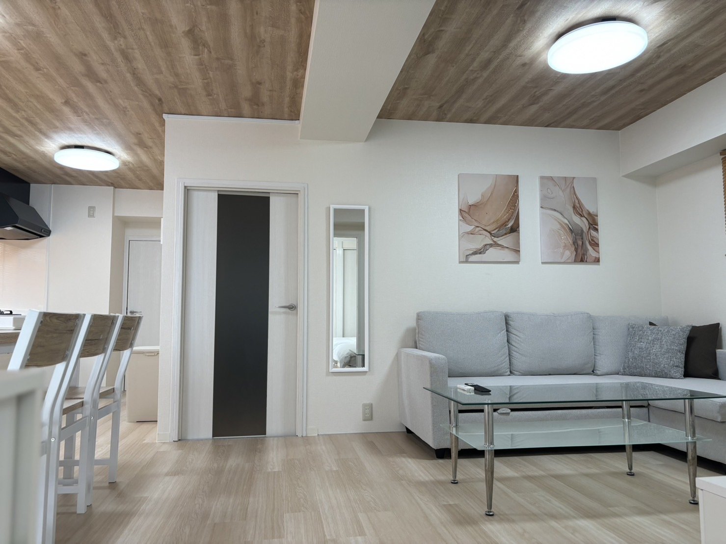 ��Room401