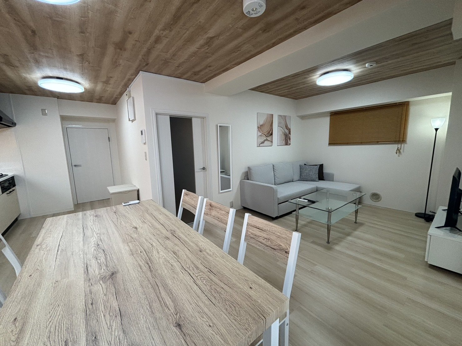 ��Room401