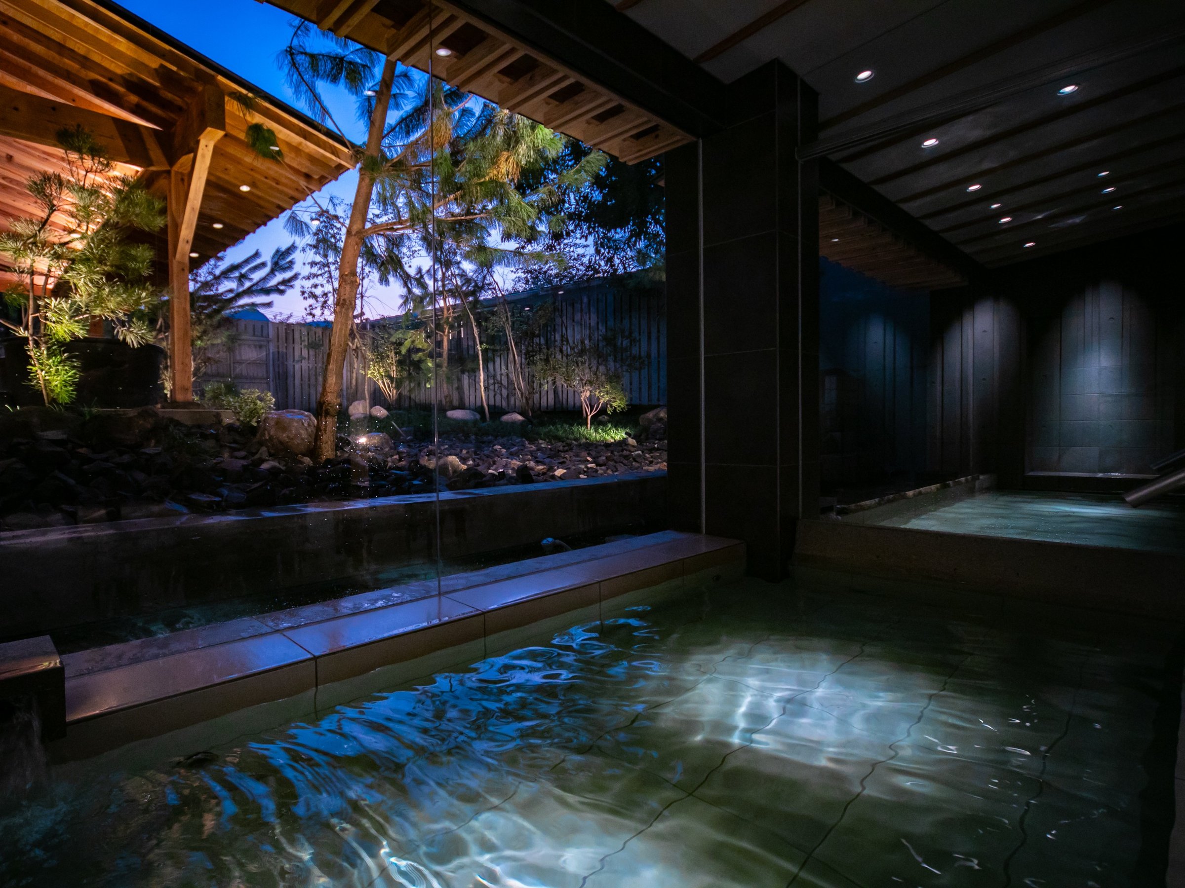 ���ۓI�f�U�C���܁w�W���[�}���f�U�C���A���[�h2026�x��܁B�L�ʓ��i4�̕��C+�T�E�i��SPA�{�݂ł���j