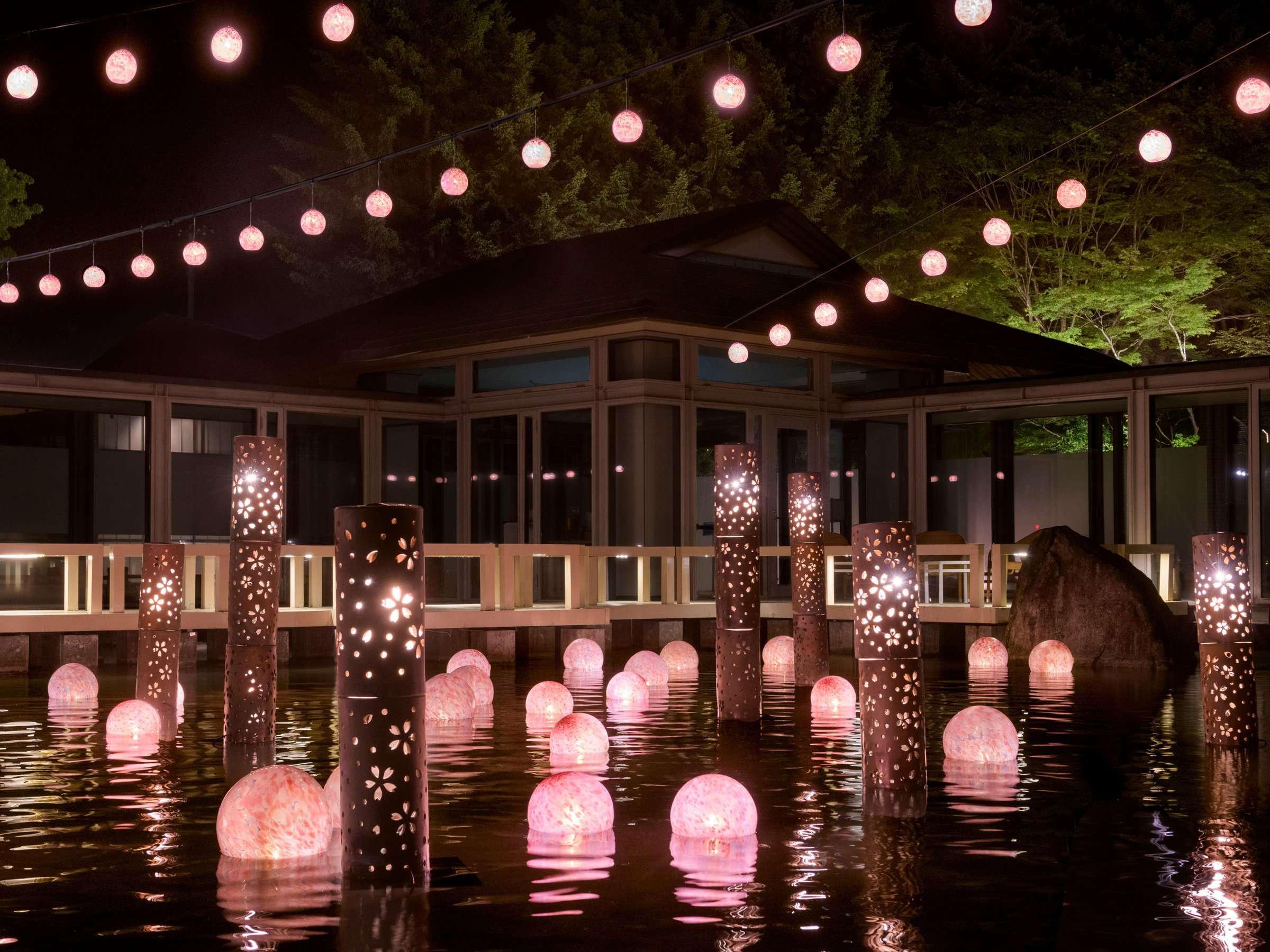 �y�Ìy�l�G�̐���F�t�z�u�Ìy�т��ǂ�v��u���R�āv�̃����v��݂����A�t�̒Ìy�Ȃ�ł͂̋�Ԃł��B