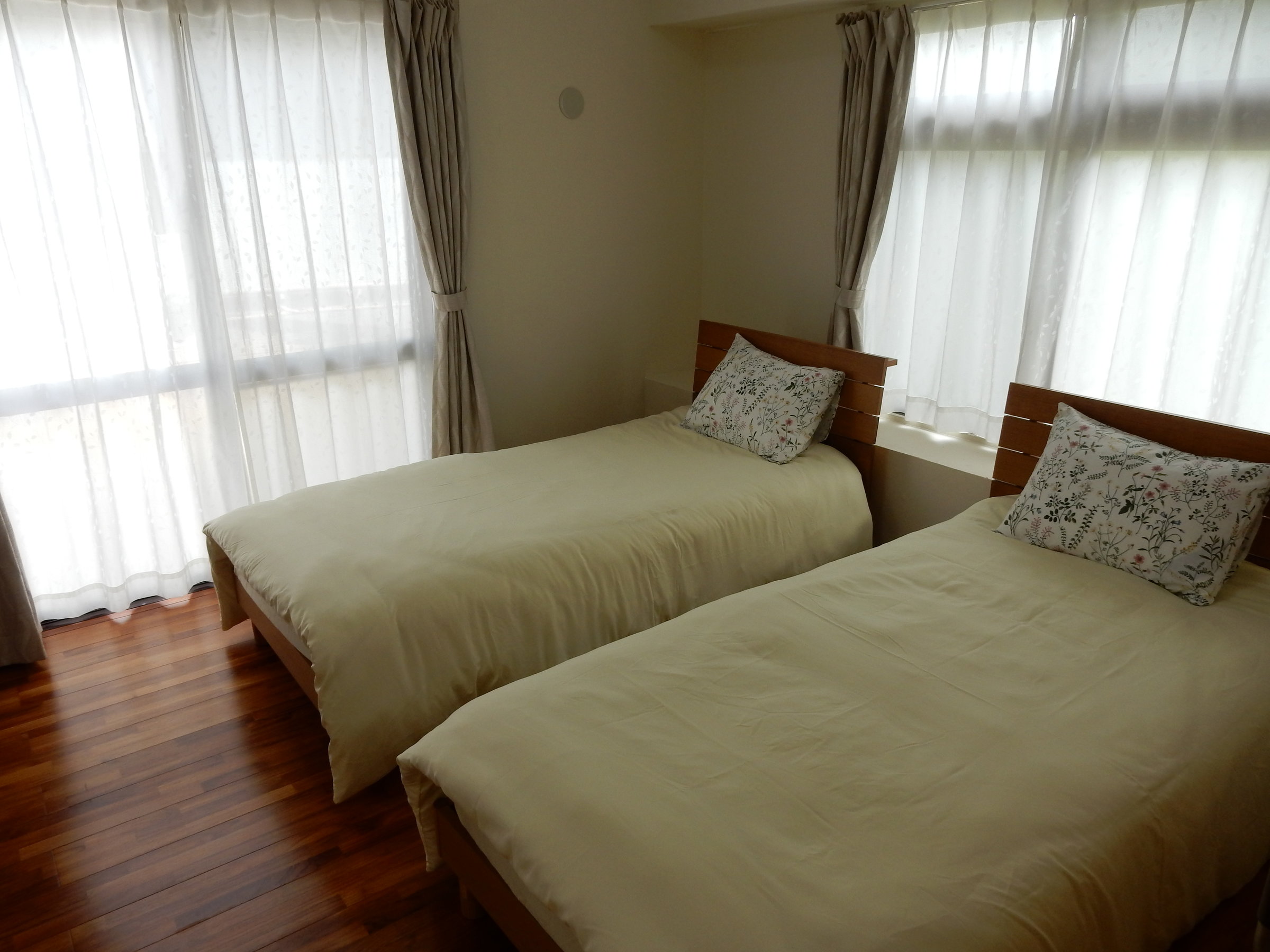 �x�b�h���[��