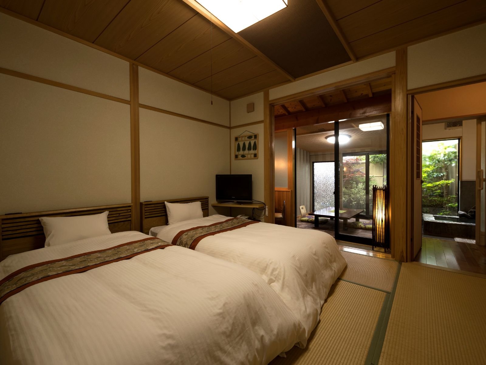 �ԗ�a�������H�̗]�C�ɐZ��A��l�Ȋ����B��p�I�V���C��݂����a�m���ŁA���˂̖�����߂������������B