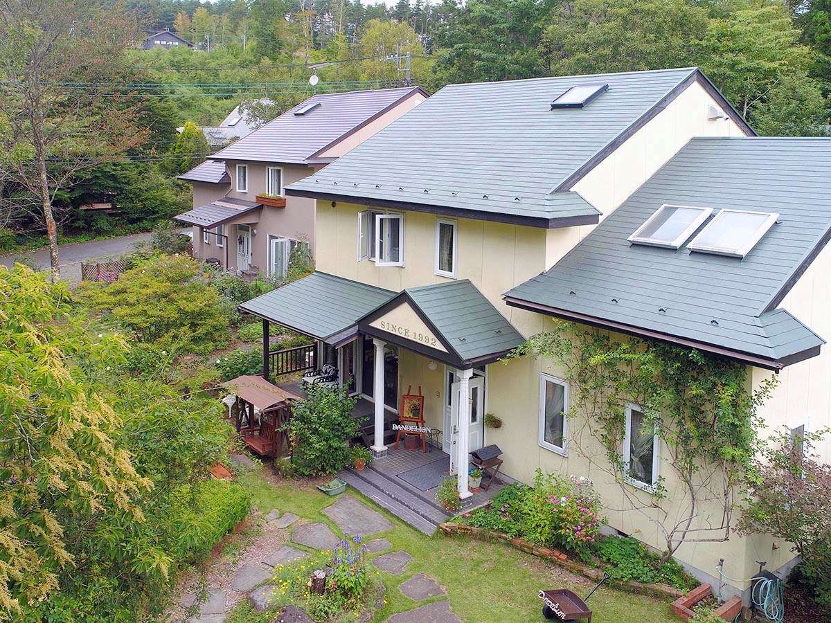 ���R�Ɉ͂܂ꂽ�y���V�����ł������Ƃ��������������B