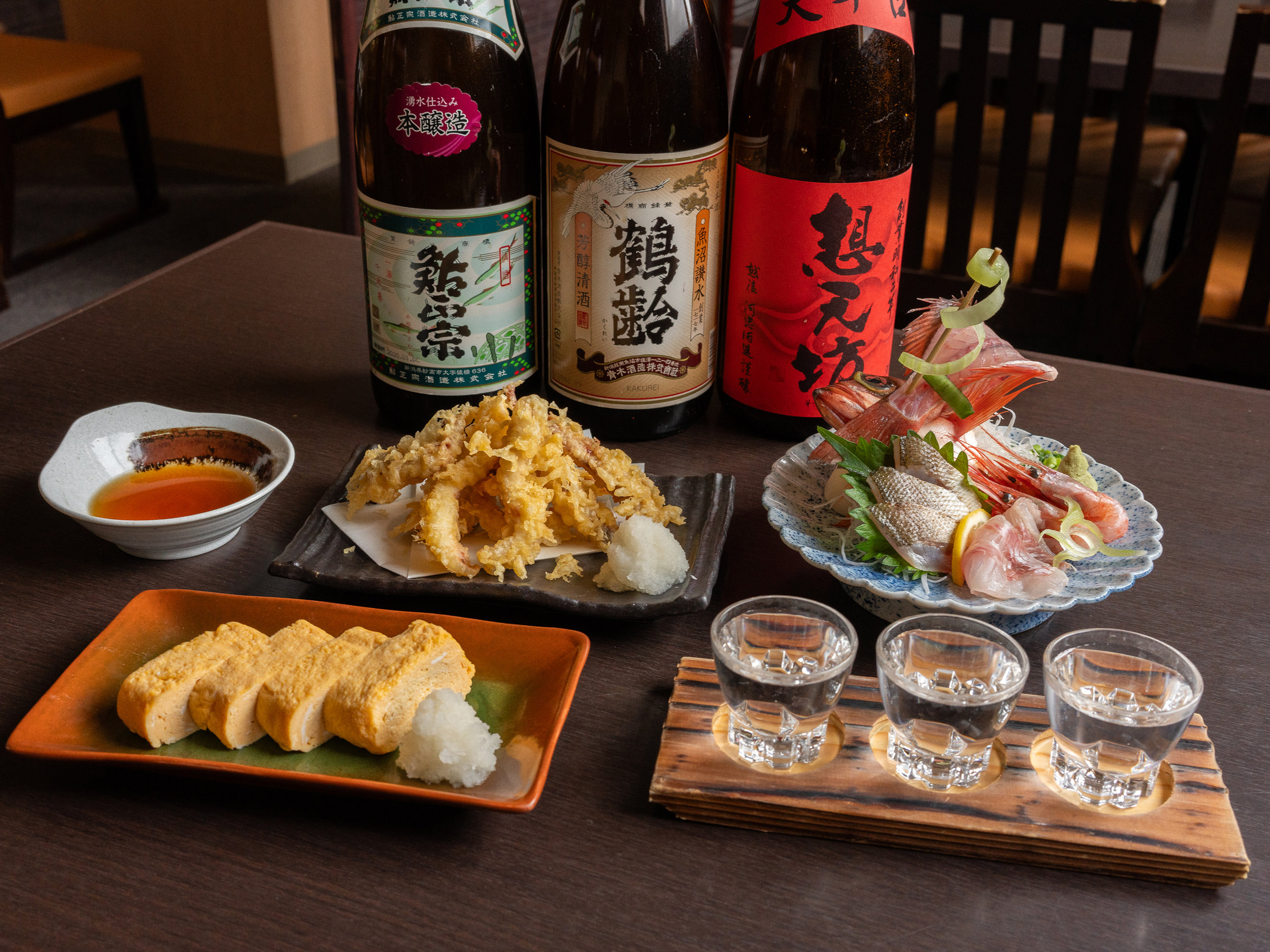 �y�[�H�z���[�H���H�����̎�ނ́A1,000�~�A1,500�~�A2,000�~�ł��B�t�����g�ɂĔ̔����Ă���܂��B