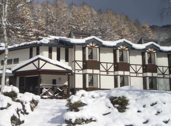 �y�~�z�����̐�ɕ�܂�郉�E�l�[�W��