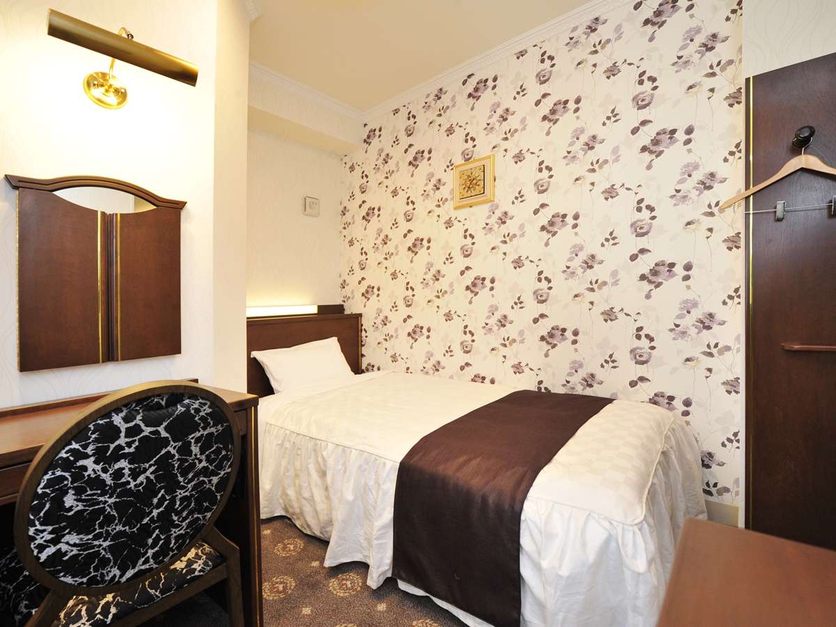 �y�V���O�����[���z�L����11���āE�x�b�h��110cm�@3�K�͗����������_�[�N�u���E���̂������ł��B