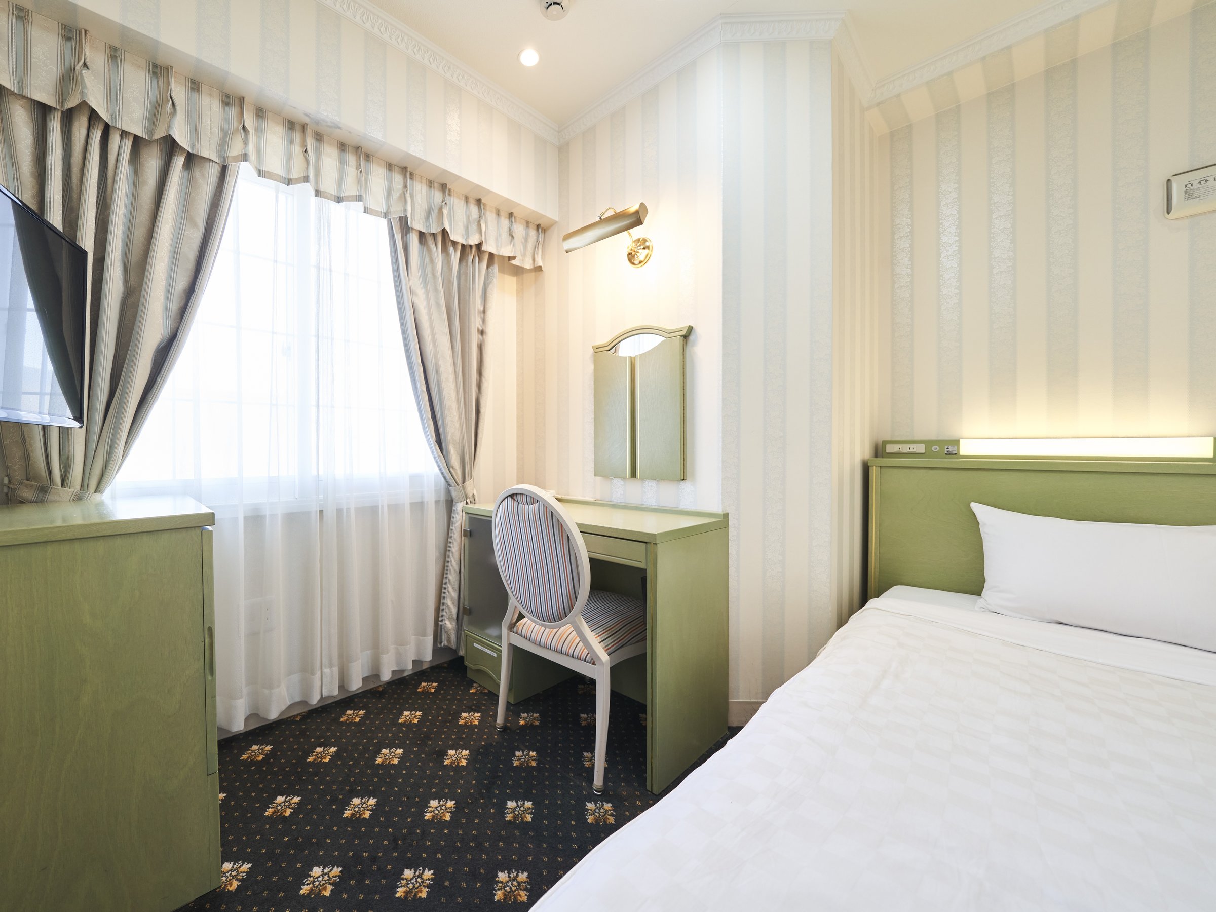 �y�V���O�����[���z�L����11���āE�x�b�h��110cm�@�T�K�̓i�`�������ȃO���[���̂������ł��B