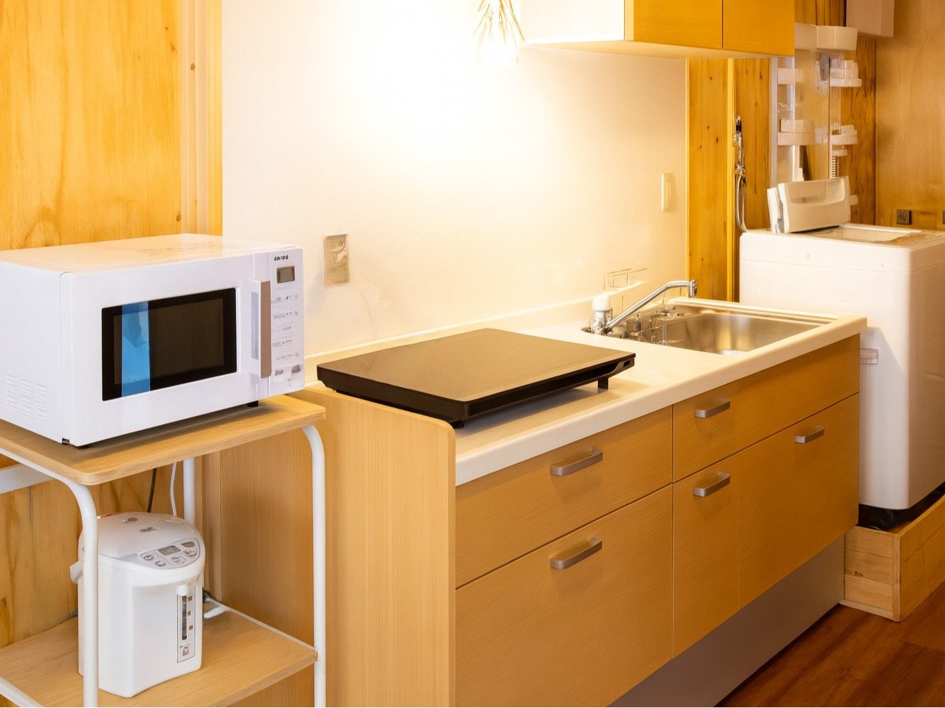 IH�L�b�`���A�①�ɁA����@�A�d�q�����W�A�d�C�|�b�g������