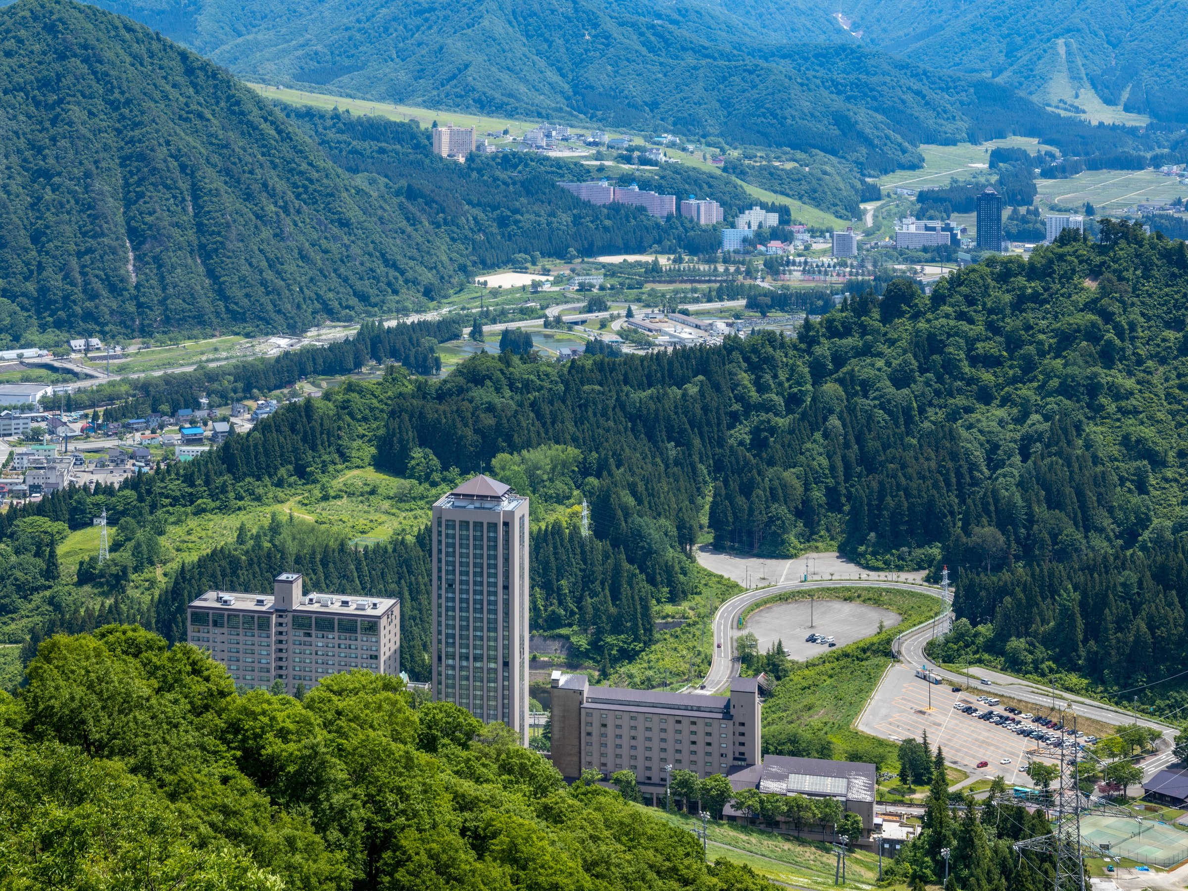 �y�O��<��>�z