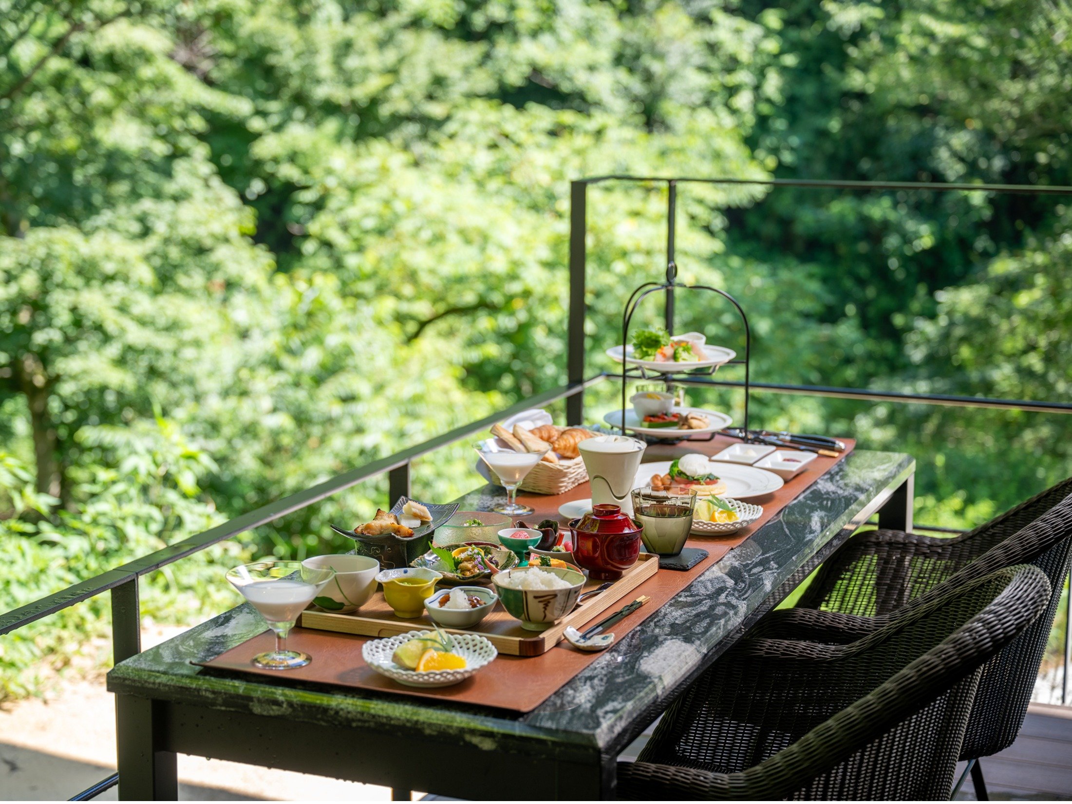 ���H�b��̉��ƒ��̂�������ƐX�ї����y���݂Ȃ��璩�H���������オ�肭�������B