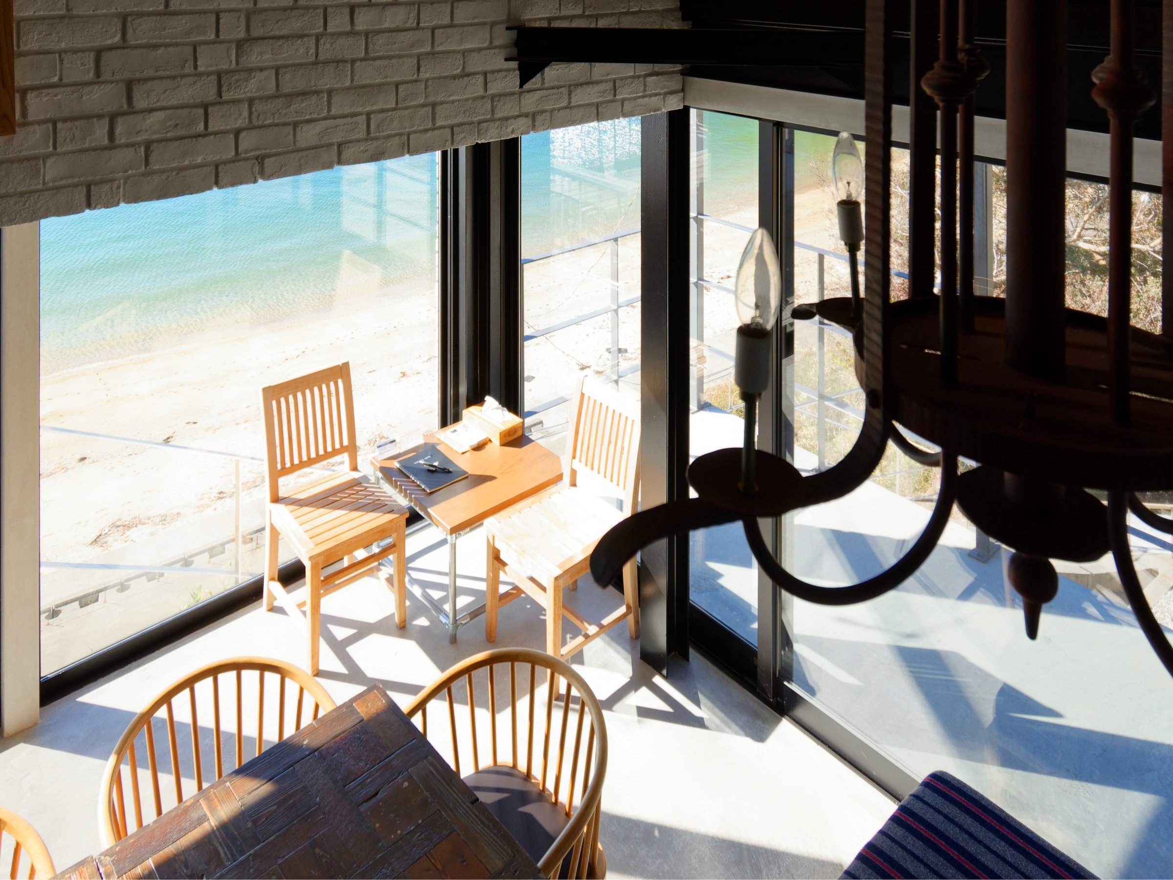 ����I�ȑ��̂��郊�r���O�_�C�j���O���[��