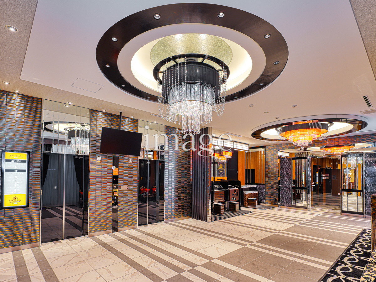 �����r�[�@�J���I�ȋ�Ԃł��q�l�����}���������܂��B�G���x�[�^�[��3������܂��B