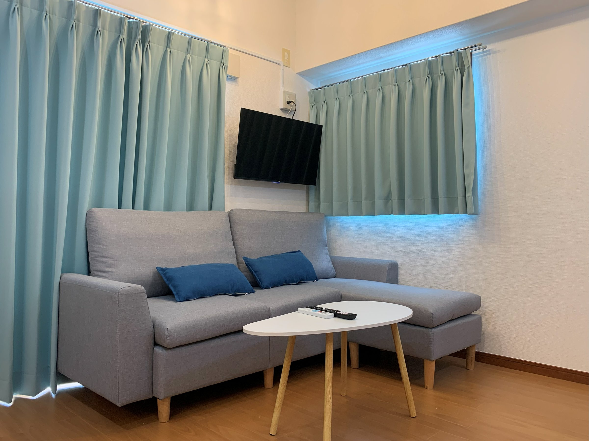 �\�t�@�[�ƃe�[�u��������A�H�������r���O�łǂ����B