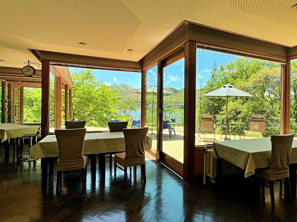 �J���I�ȑ����甒���΂ƎԎR�𒭂߂Ȃ���H�ׂ�H��