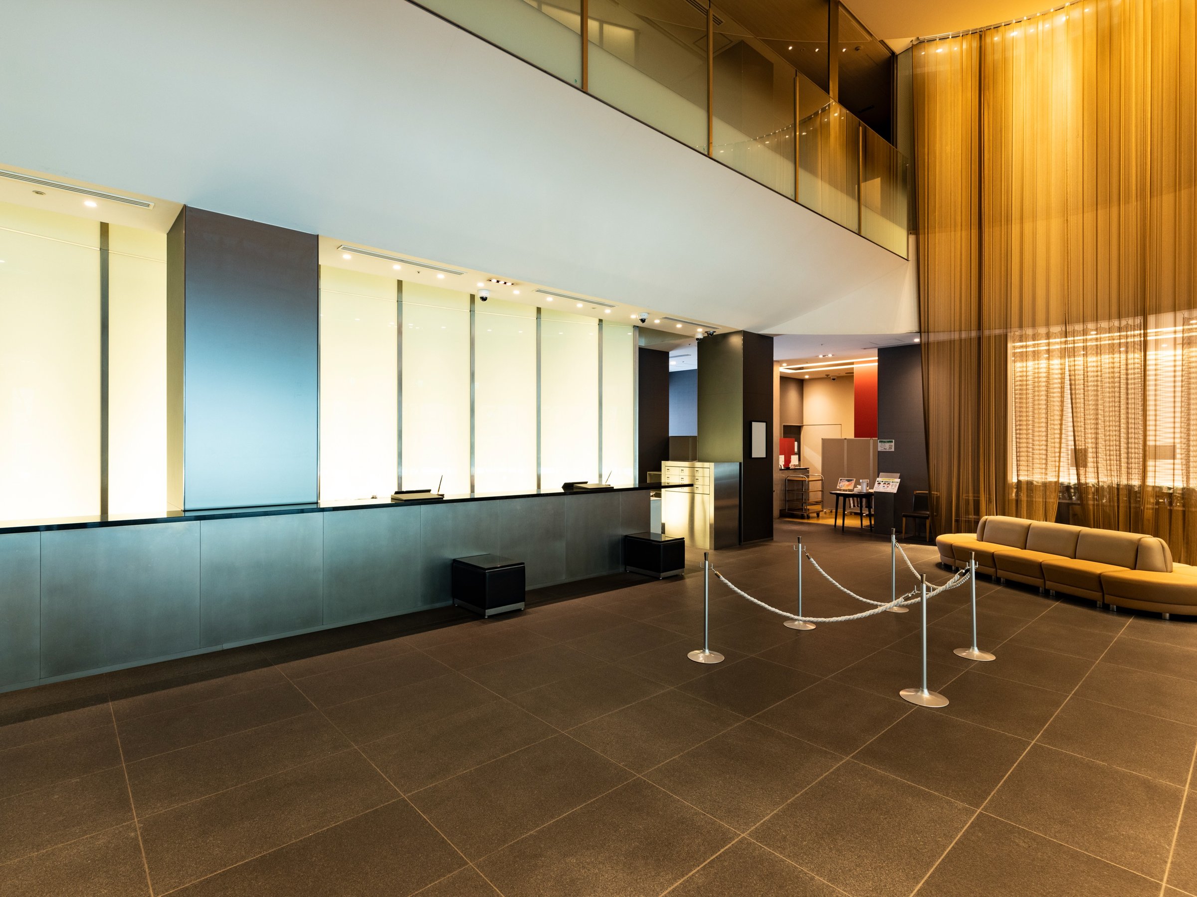 �y�{�݁z�t�����g�E���r�[