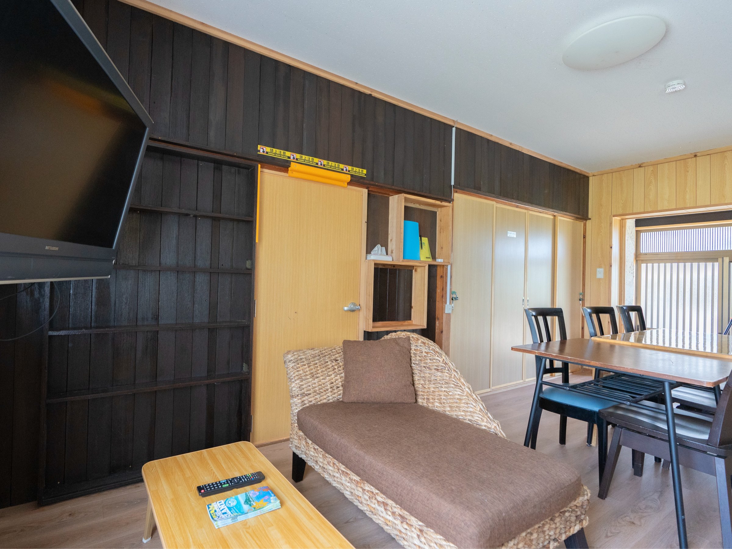 ���r���O