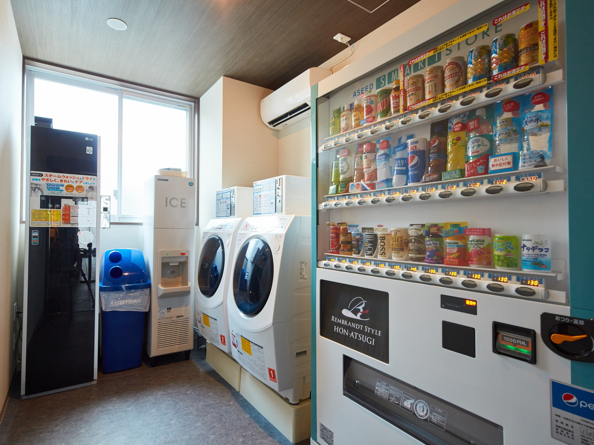 1KpXy[XɁA\tghNAR[ނ낦̔@pӂĂ܂B