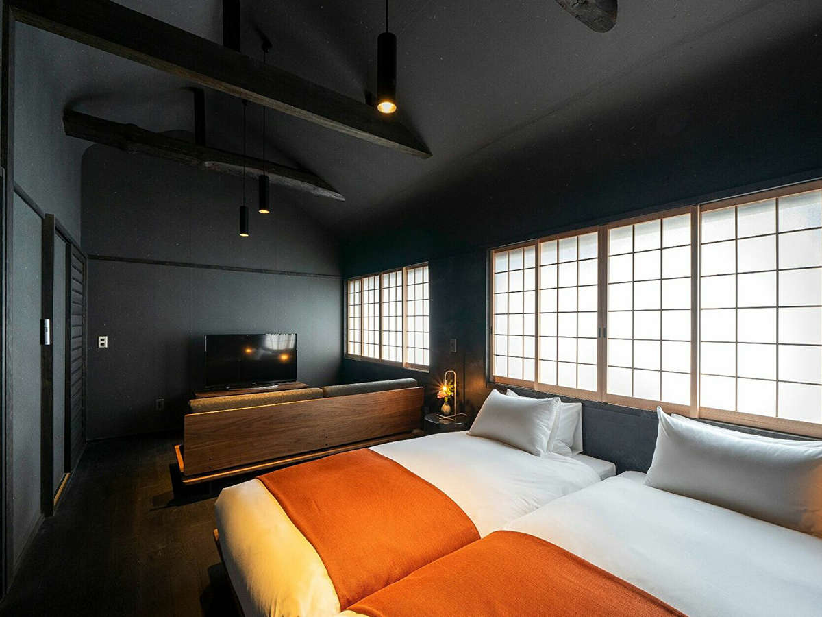 �n�F�œ��ꂳ�ꗎ�����������͋C�̐Q���B�����V��ɂ͌Â����Ƃ̎���c�������ʂ�܂��B