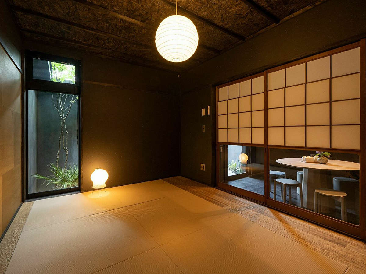 �a���P�����̕ǎ�����ۓI�Șa���B������͒ؒ�̒��߂��B��̏�ő����̂΂��Ă����났���������B