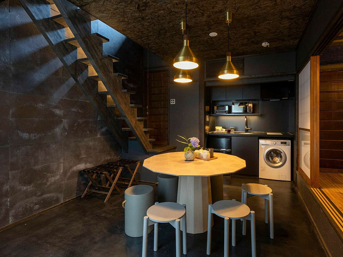 �u�n�F�v����Ƃ������_���ȓ����B�T���߂ȏƖ����u�̂悤�ɏƂ炵�A������̎��R�������S�n�̗ǂ���ԁB