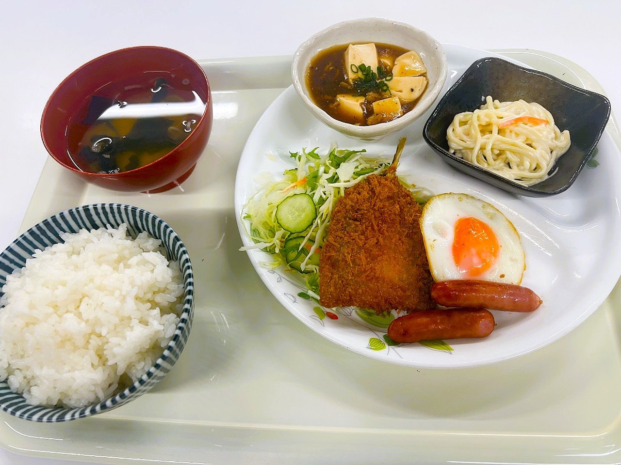 �����H���F���������A�h�{�o�����X�Ƃ����̓��قł������키���Ƃ̂ł��Ȃ��������̐��X�B