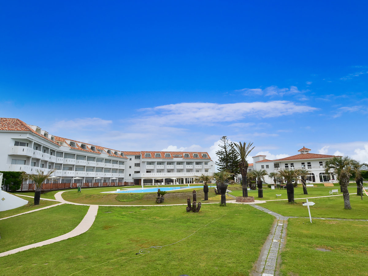 �L������z�e�����͂ނ悤�ɒz���ꂽ�~�n