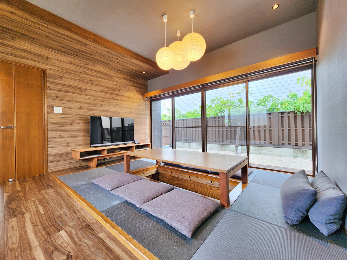 �@�育����