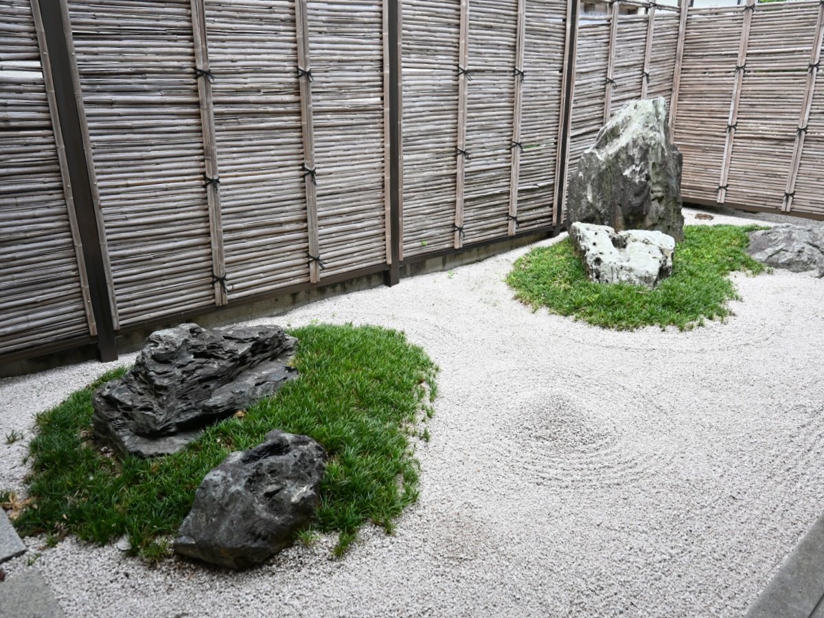 yLznLł͐ElɎꂵĂĂ͎R̂B߂Ă邾ŐS炬܂B