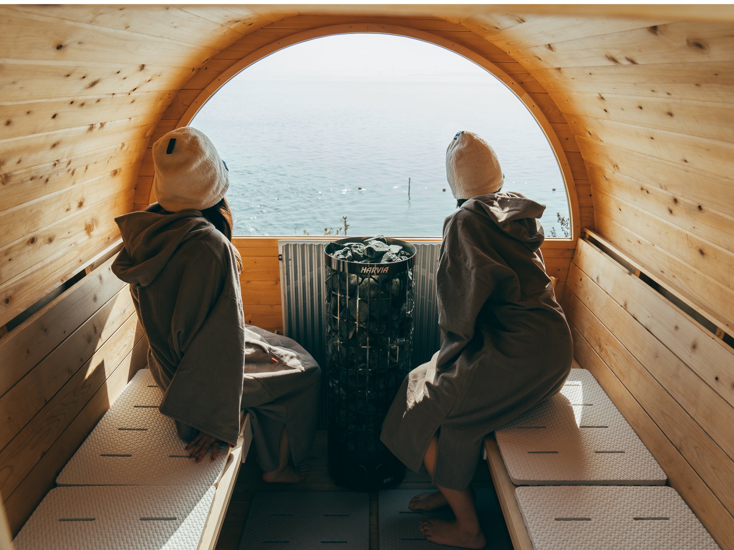 �i�F���y���߂�T�E�i